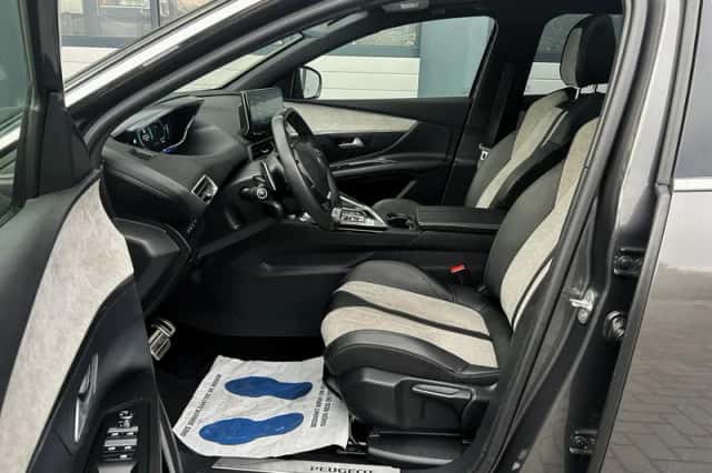 Peugeot 3008 (2021) thumbnail 5