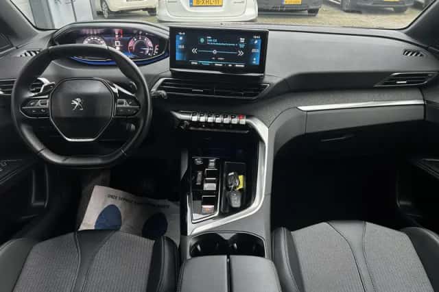 Peugeot 3008 (2023) thumbnail 11