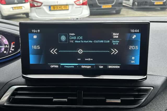 Peugeot 3008 (2023) thumbnail 16