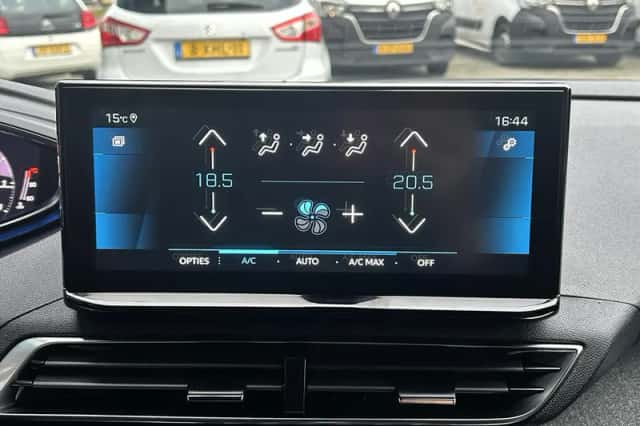 Peugeot 3008 (2023) thumbnail 17