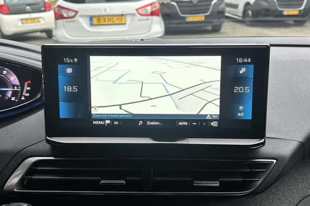 Peugeot 3008 (2023) thumbnail 18