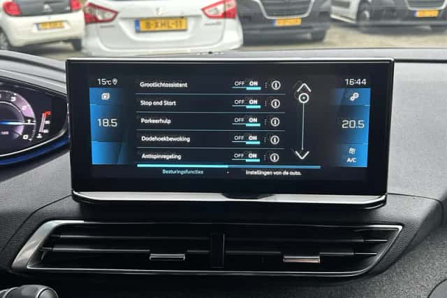Peugeot 3008 (2023) thumbnail 19