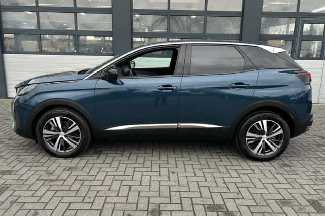Peugeot 3008 (2023) thumbnail 3