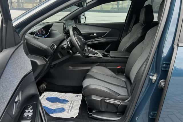 Peugeot 3008 (2023) thumbnail 4