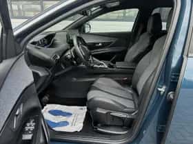 Peugeot 3008 (2023) thumbnail 4