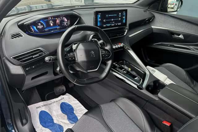 Peugeot 3008 (2023) thumbnail 6