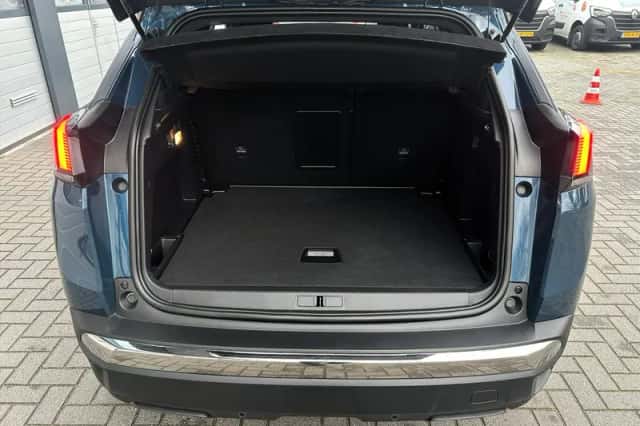 Peugeot 3008 (2023) thumbnail 8