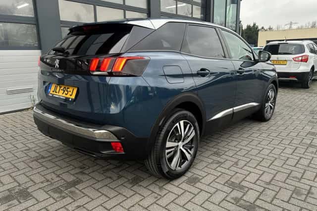 Peugeot 3008 (2023) thumbnail 9