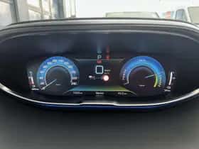 Peugeot 3008 (2023) thumbnail 18