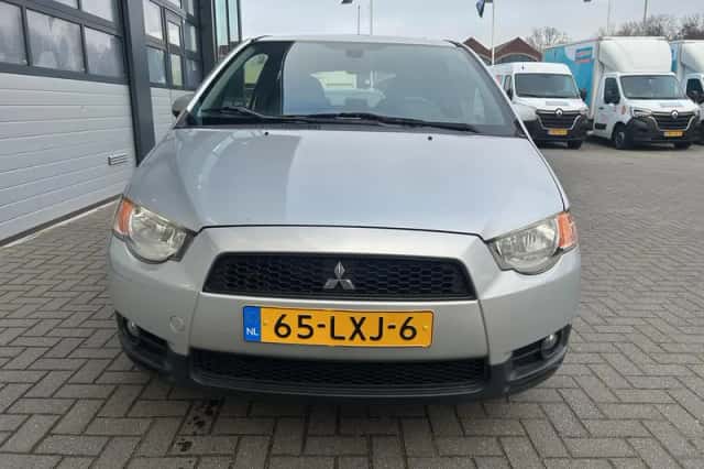Mitsubishi Colt (2010) thumbnail 2