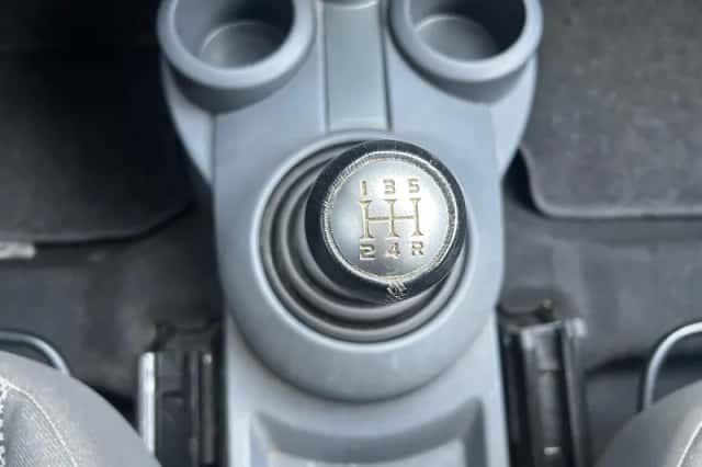 Mitsubishi Colt (2010) thumbnail 13