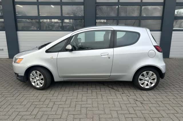 Mitsubishi Colt (2010) thumbnail 3