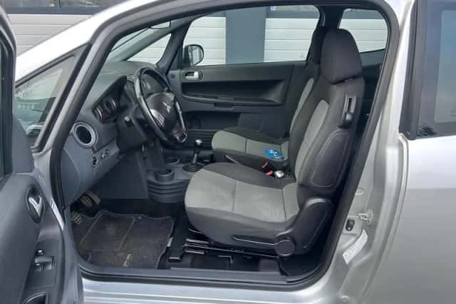 Mitsubishi Colt (2010) thumbnail 4