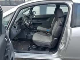 Mitsubishi Colt thumbnail 4