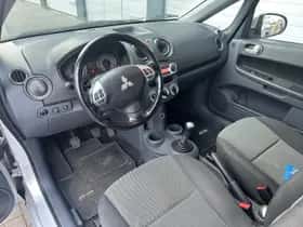 Mitsubishi Colt thumbnail 5