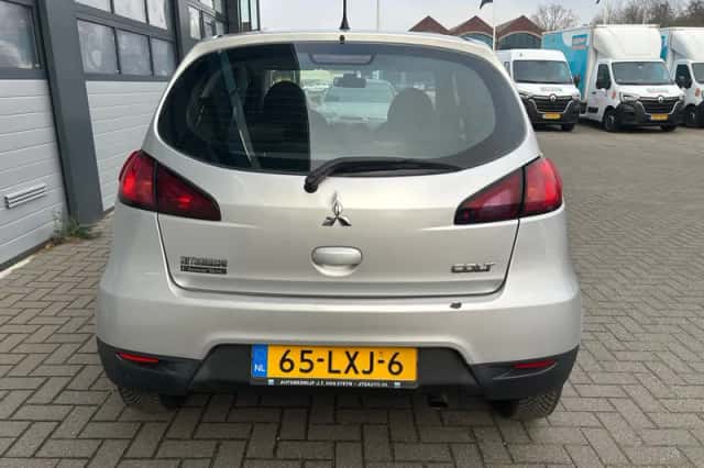 Mitsubishi Colt (2010) thumbnail 6