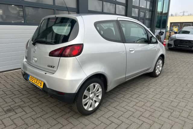 Mitsubishi Colt (2010) thumbnail 7