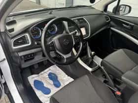 Suzuki S-Cross (2014) thumbnail 5