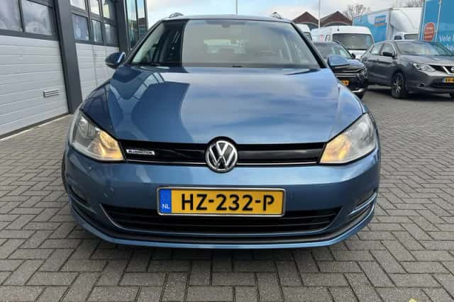 Volkswagen Golf (2016) thumbnail 2