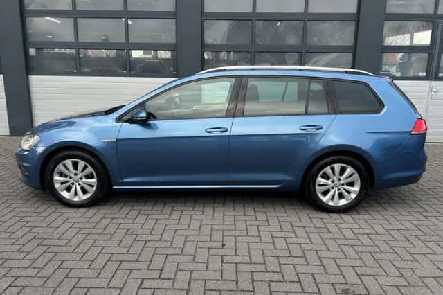 Volkswagen Golf (2016) thumbnail 3