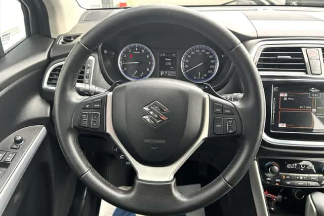 Suzuki S-Cross (2018) thumbnail 12