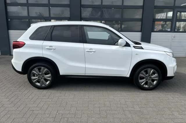 Suzuki Vitara (2019) thumbnail 11