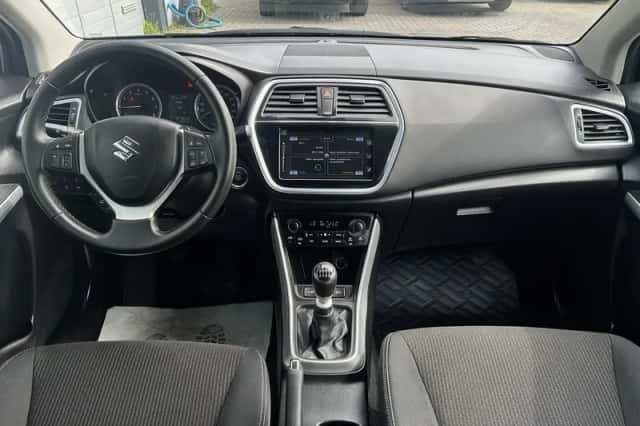Suzuki S-Cross (2017) thumbnail 11