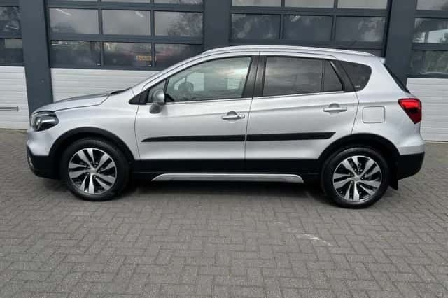 Suzuki S-Cross (2017) thumbnail 3
