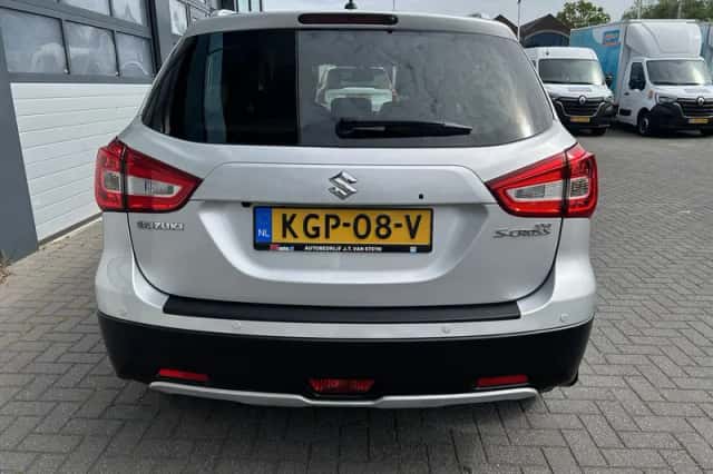 Suzuki S-Cross (2017) thumbnail 7
