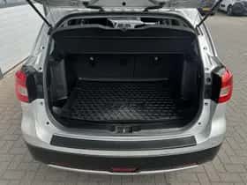 Suzuki S-Cross (2017) thumbnail 8