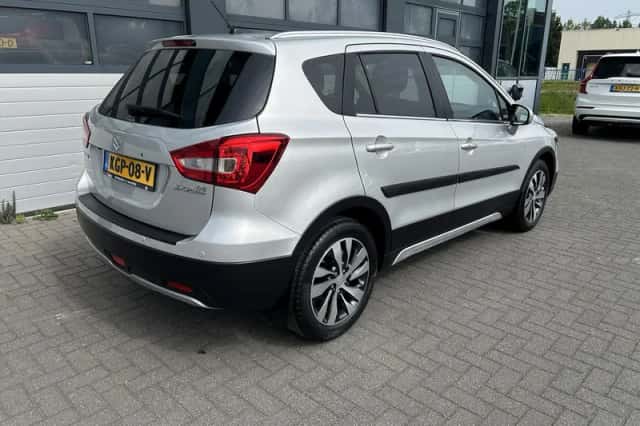 Suzuki S-Cross (2017) thumbnail 9