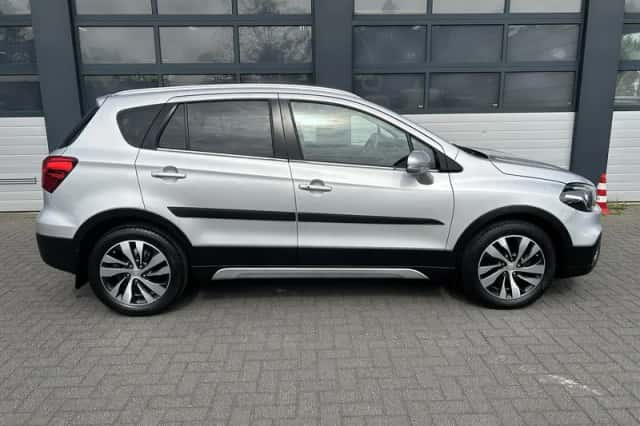 Suzuki S-Cross (2017) thumbnail 10