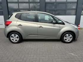 Kia Venga (2016) thumbnail 11