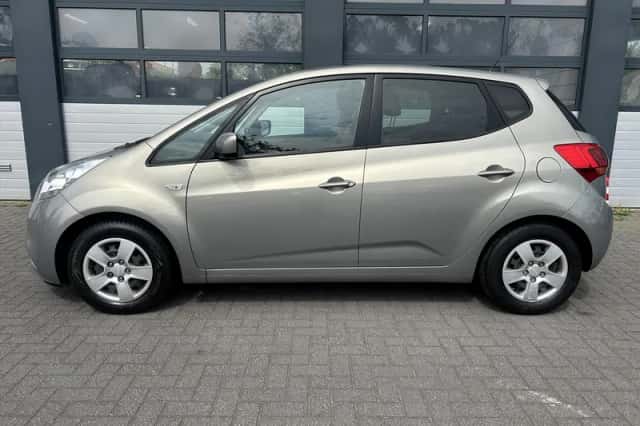 Kia Venga (2016) thumbnail 3