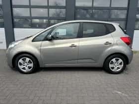 Kia Venga (2016) thumbnail 3