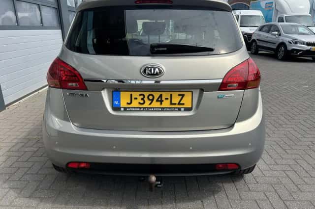 Kia Venga (2016) thumbnail 8