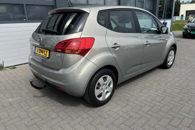 Kia Venga (2016) thumbnail 10