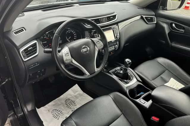 Nissan X-Trail (2016) thumbnail 6
