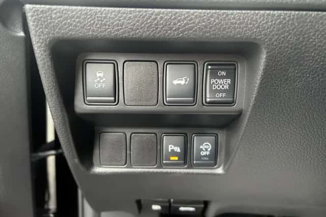 Nissan X-Trail (2016) thumbnail 7