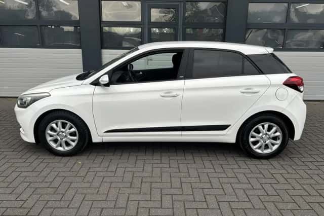 Hyundai i20 (2016) thumbnail 3
