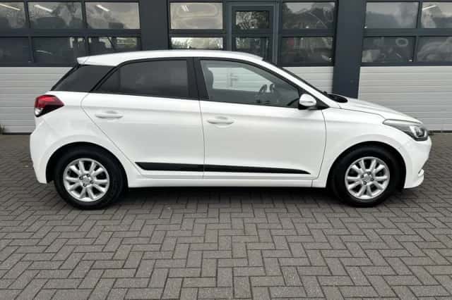 Hyundai i20 (2016) thumbnail 10