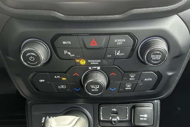 Jeep Renegade (2021) thumbnail 21