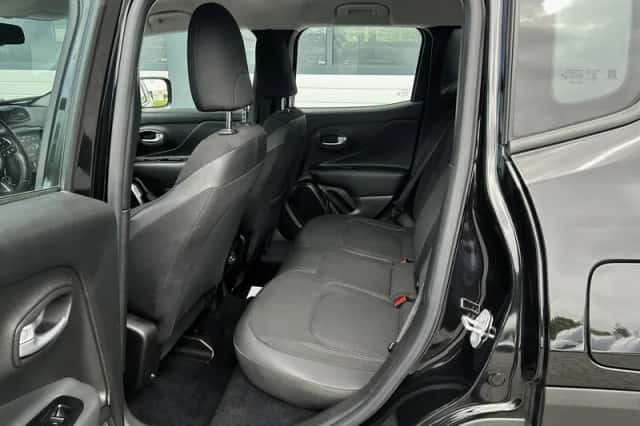 Jeep Renegade (2021) thumbnail 6