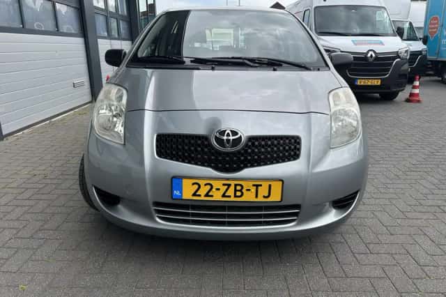 Toyota Yaris (2007) thumbnail 2