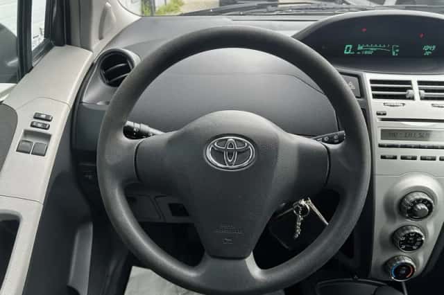 Toyota Yaris (2007) thumbnail 11