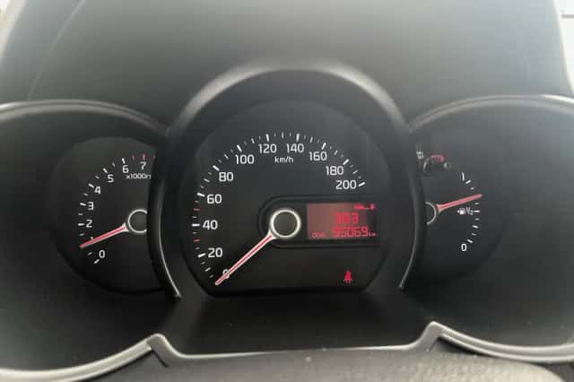 Kia Picanto (2015) thumbnail 15