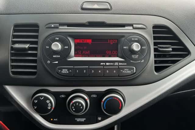 Kia Picanto (2015) thumbnail 16