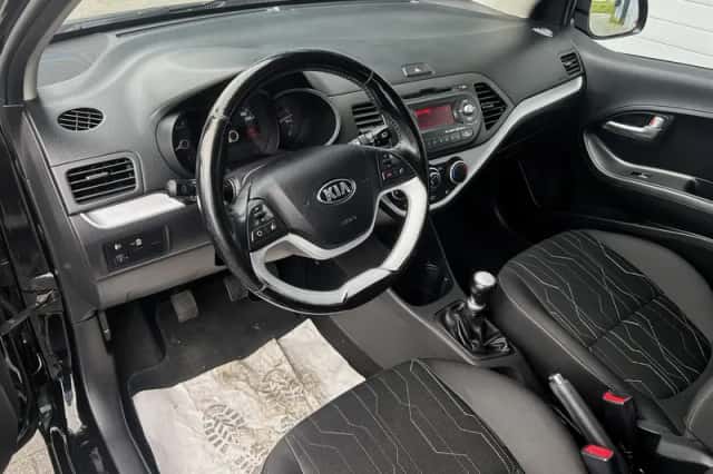 Kia Picanto (2015) thumbnail 5