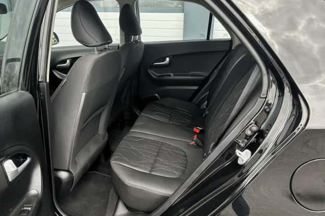Kia Picanto (2015) thumbnail 6