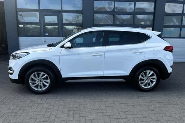 Hyundai Tucson (2018) thumbnail 3